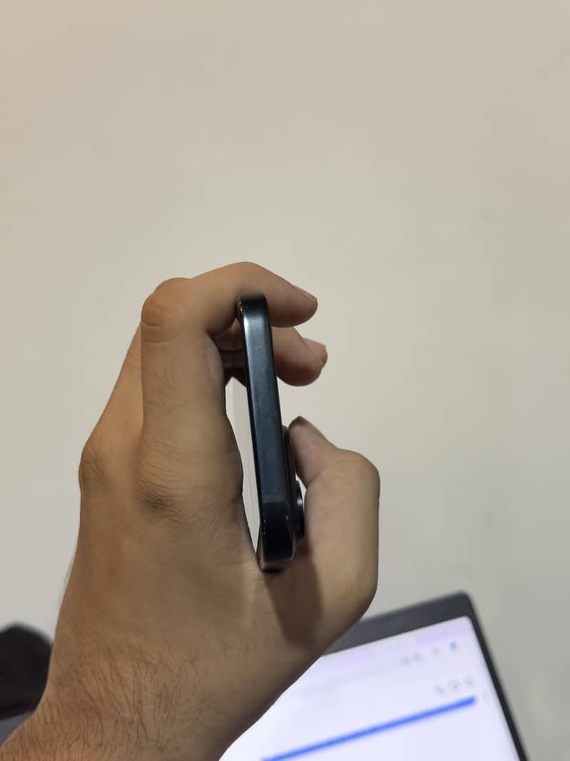 iPhone 15 4