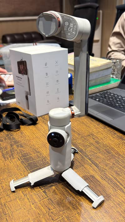 INSTA 360 FLOW GIMBAL (SLIGHTLY USED)