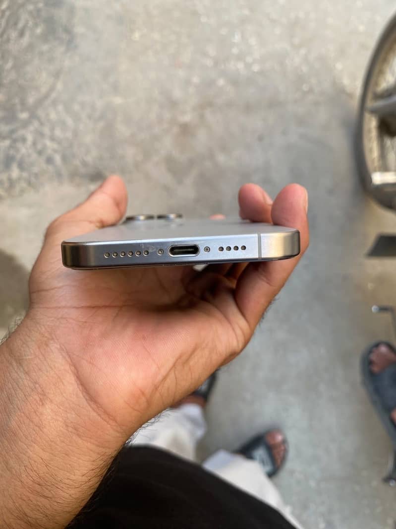 Apple iPhone 15 Pro Max 1