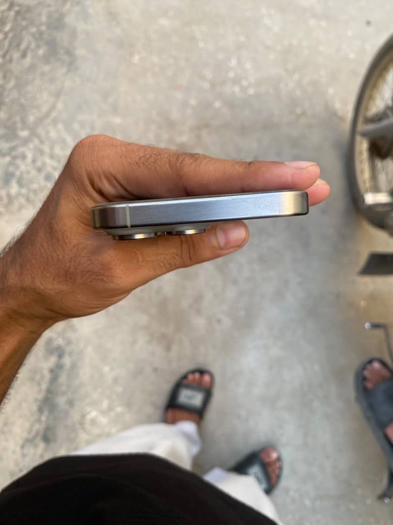 Apple iPhone 15 Pro Max 2