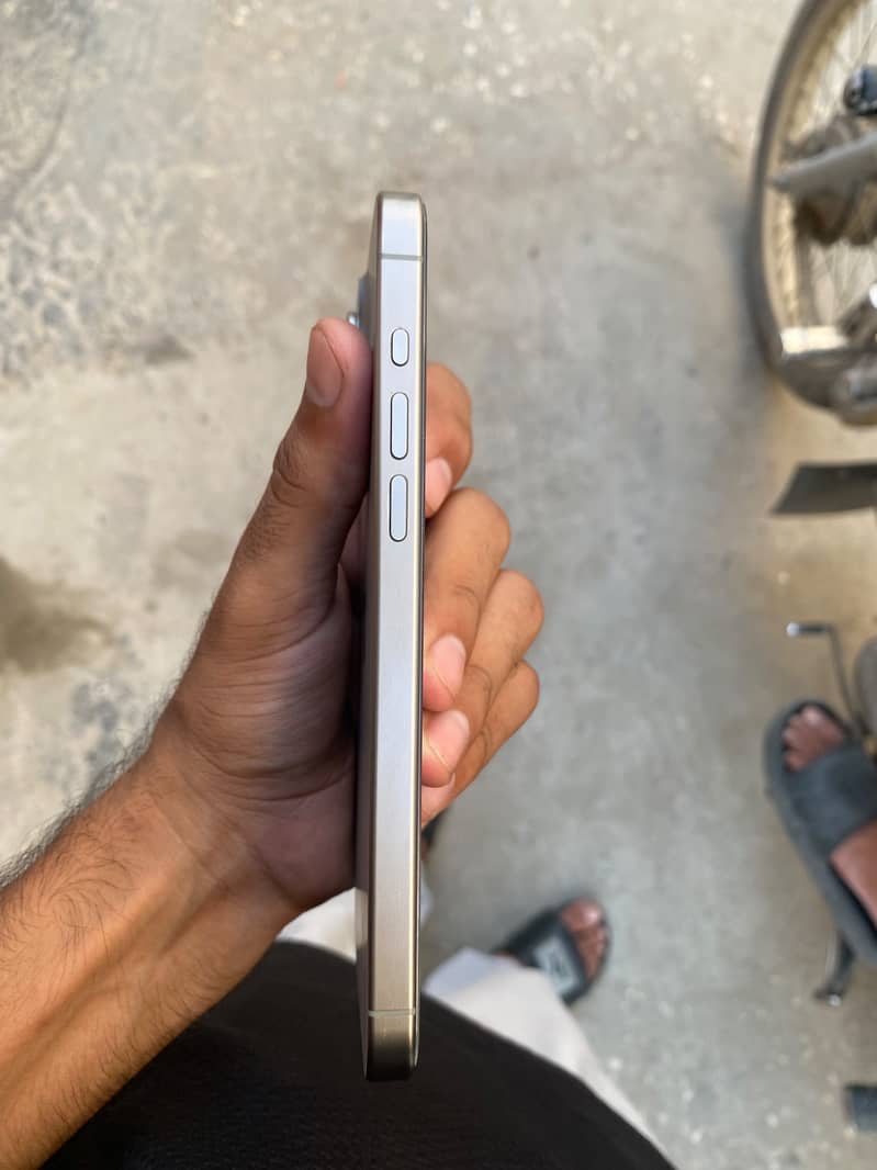 Apple iPhone 15 Pro Max 3