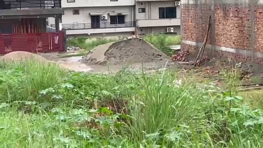14 Marla (40x80) Level Solid And Sunfacing Plot For Sale. Dem 2.35 Cr.