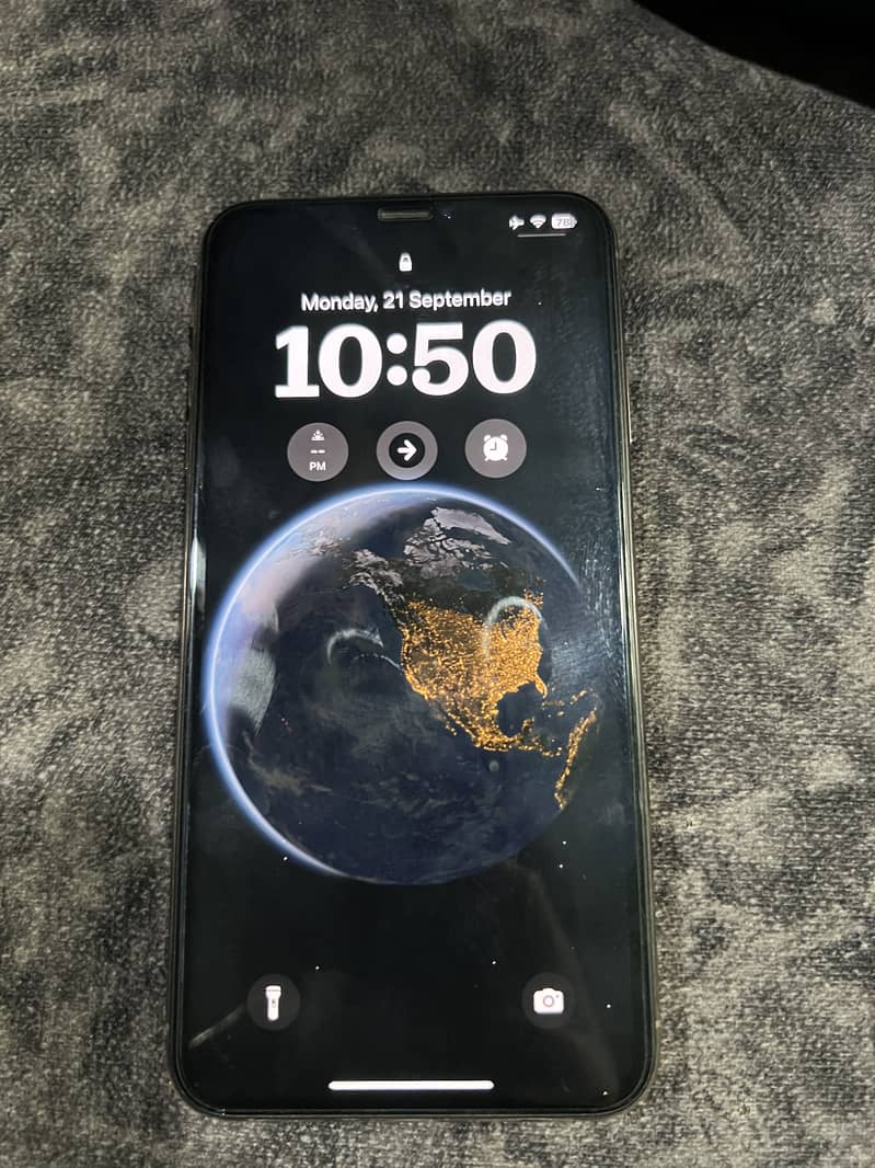 Apple iPhone XS Max 1