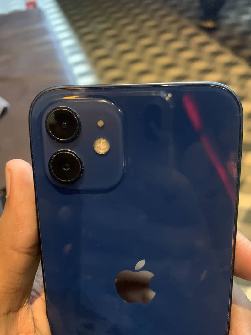 Apple iPhone 12 4