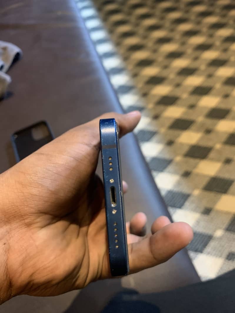 Apple iPhone 12 6