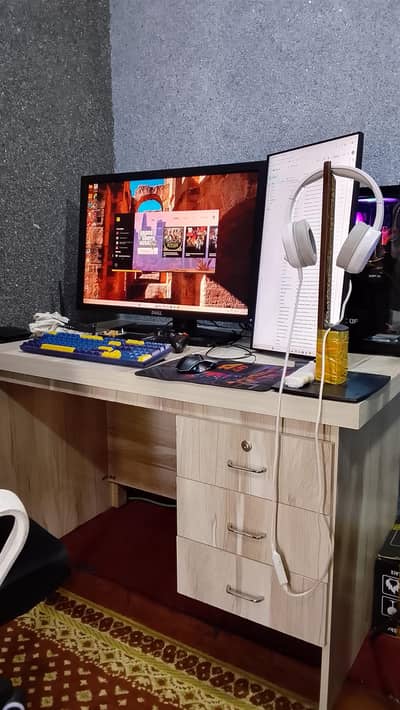 COMPUTER TABLE AND CHAIR FOR SALS BEST PRICE