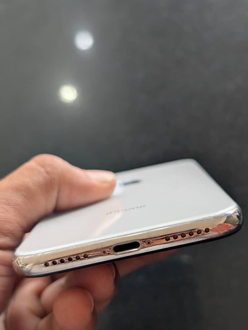 Apple iPhone X 3
