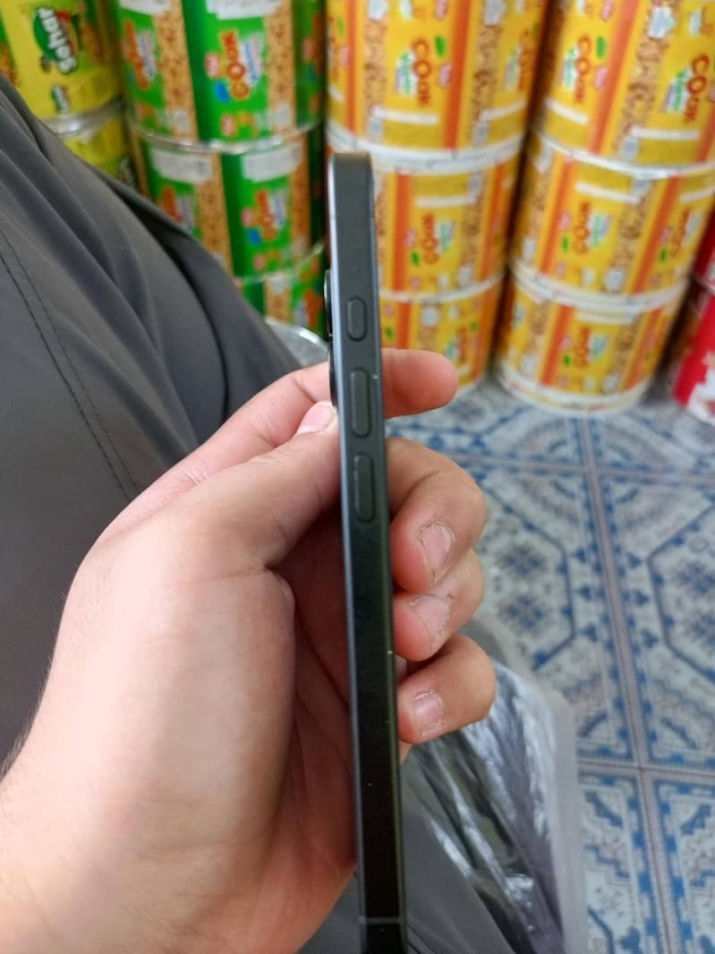 Apple iPhone 16 3