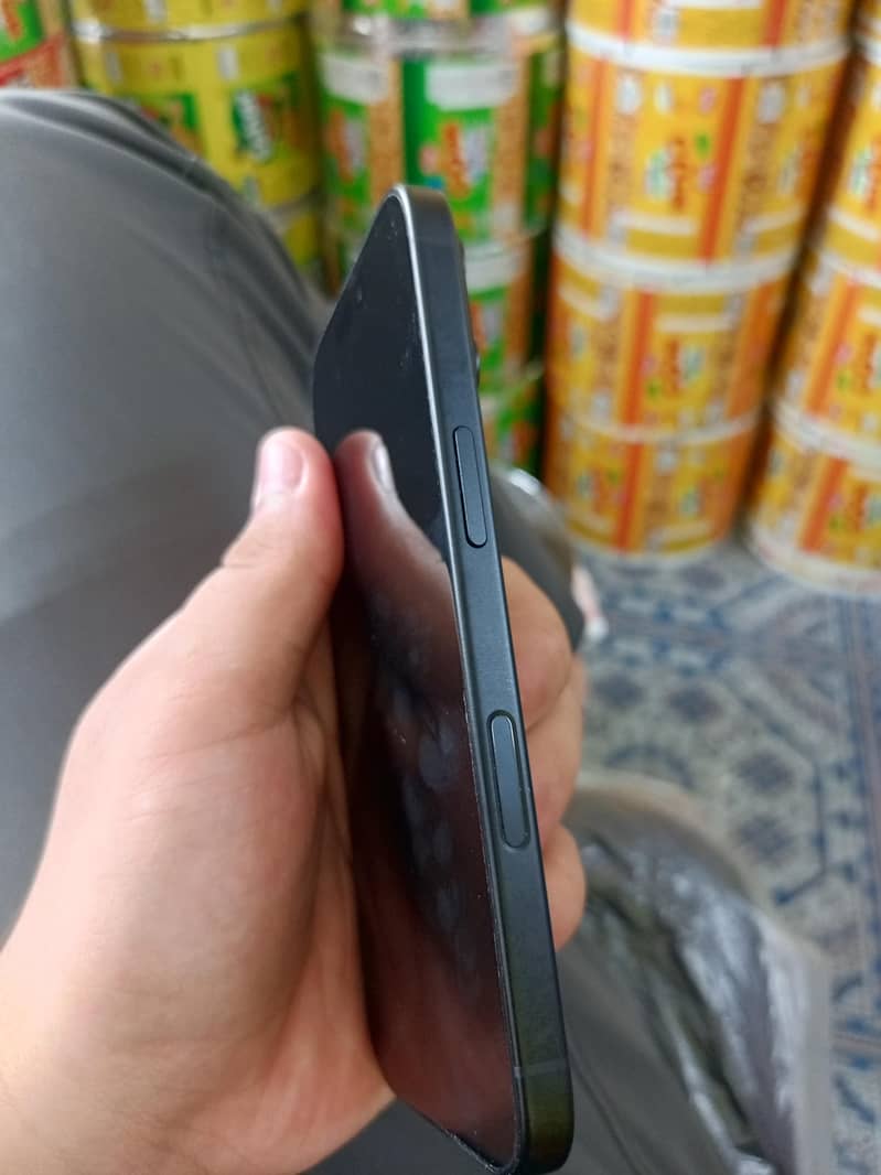 Apple iPhone 16 4