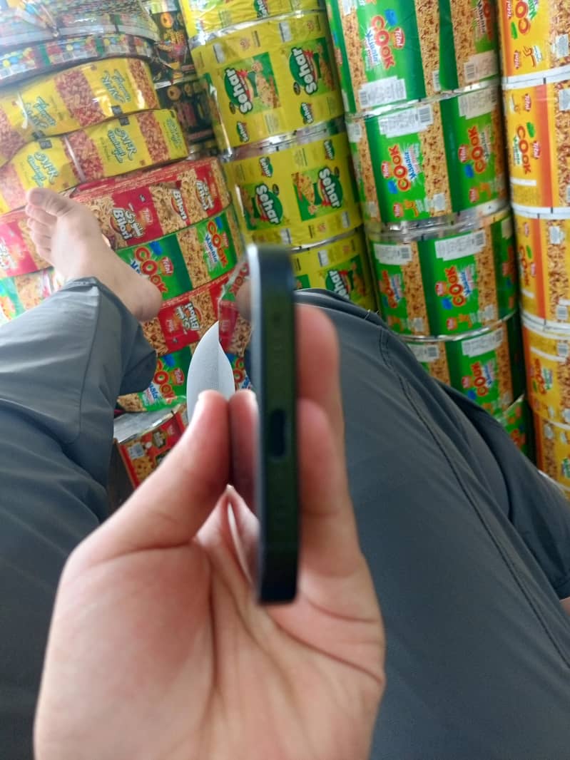 Apple iPhone 16 5
