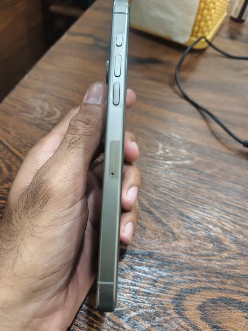 Apple iPhone 15 Pro Max 2
