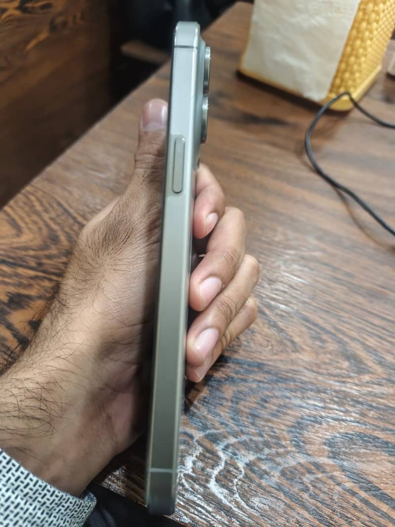 Apple iPhone 15 Pro Max 3