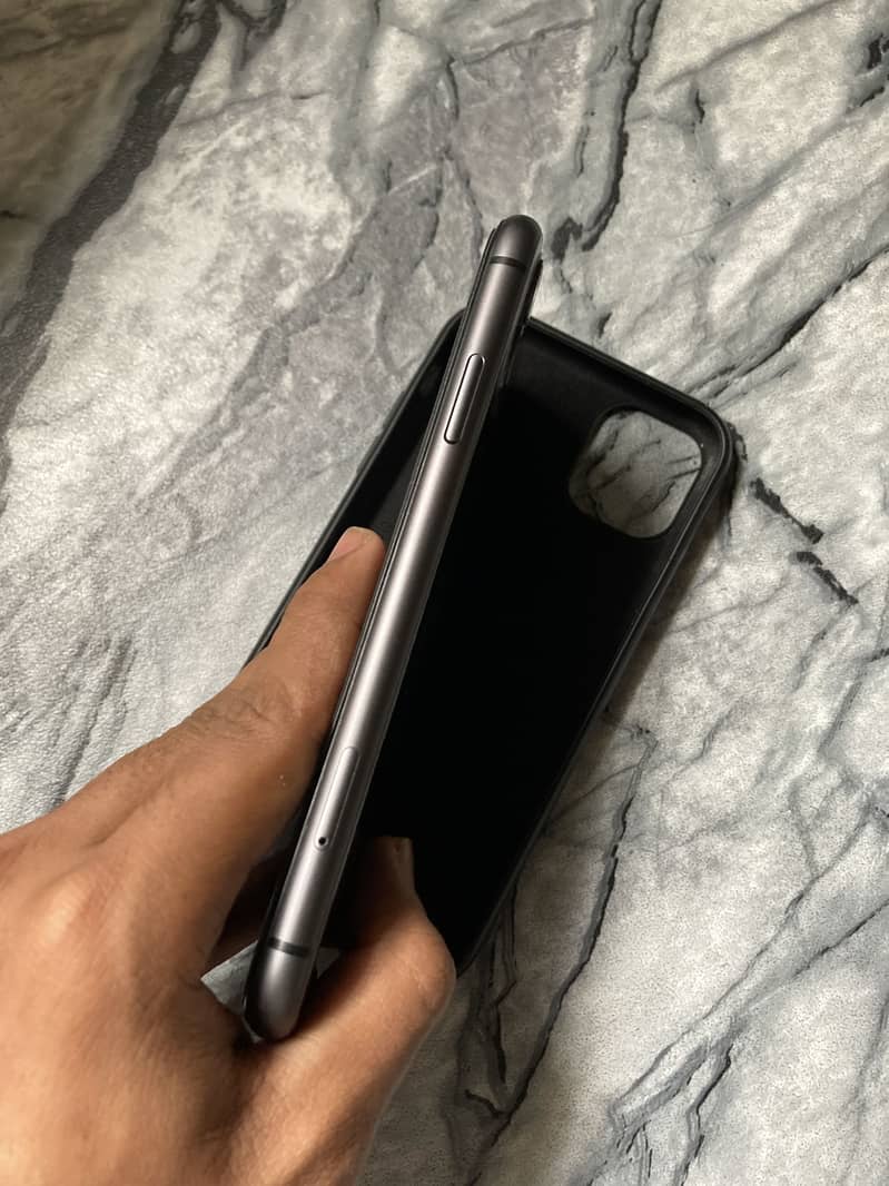 Apple iPhone 11 0