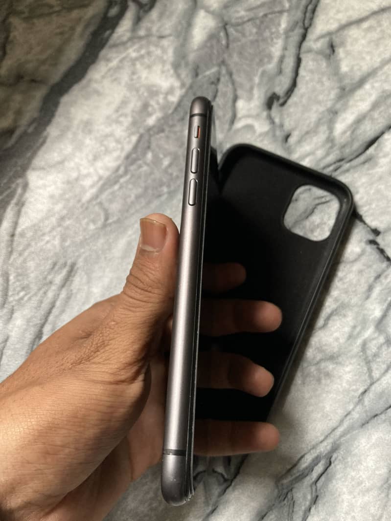 Apple iPhone 11 3