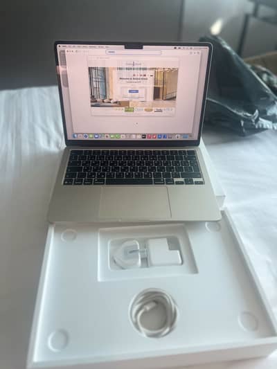 Macbook air M4 16-256new in warranty