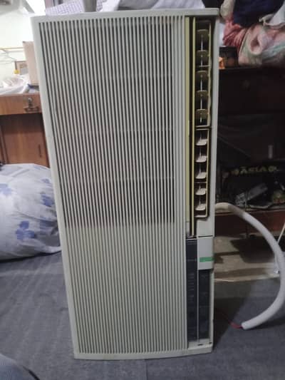 SHIP AC 110 VOLT USED AND OK CONDITION.