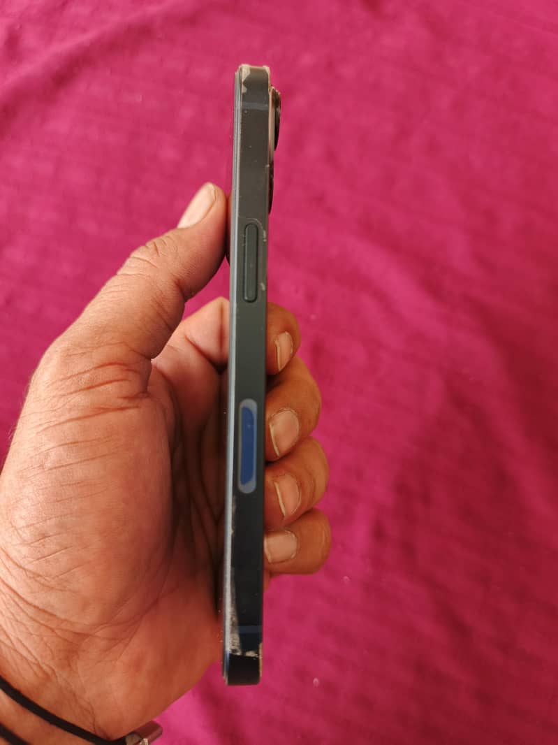 Apple iPhone 13 4