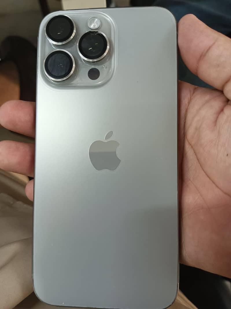 Apple iPhone 15 Pro Max 1