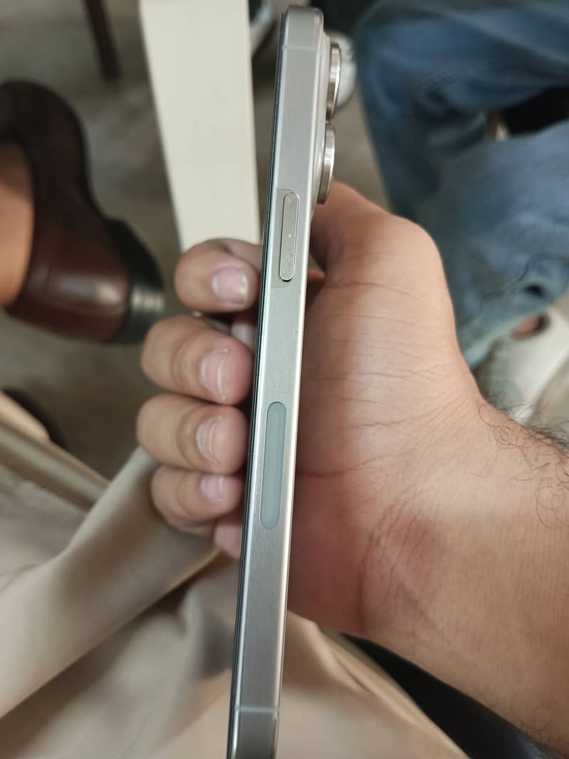 Apple iPhone 15 Pro Max 3