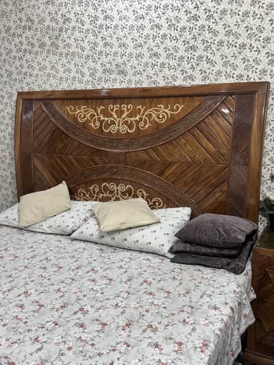 Bed 2 sides table