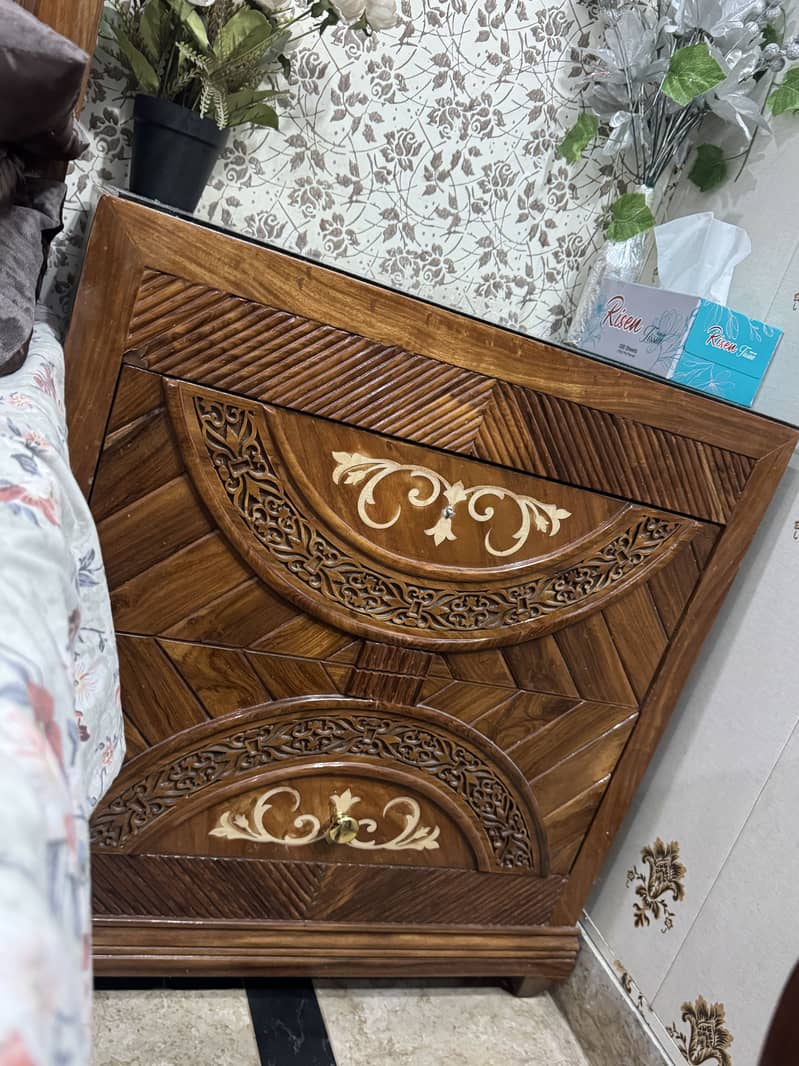Bed 2 sides table 2