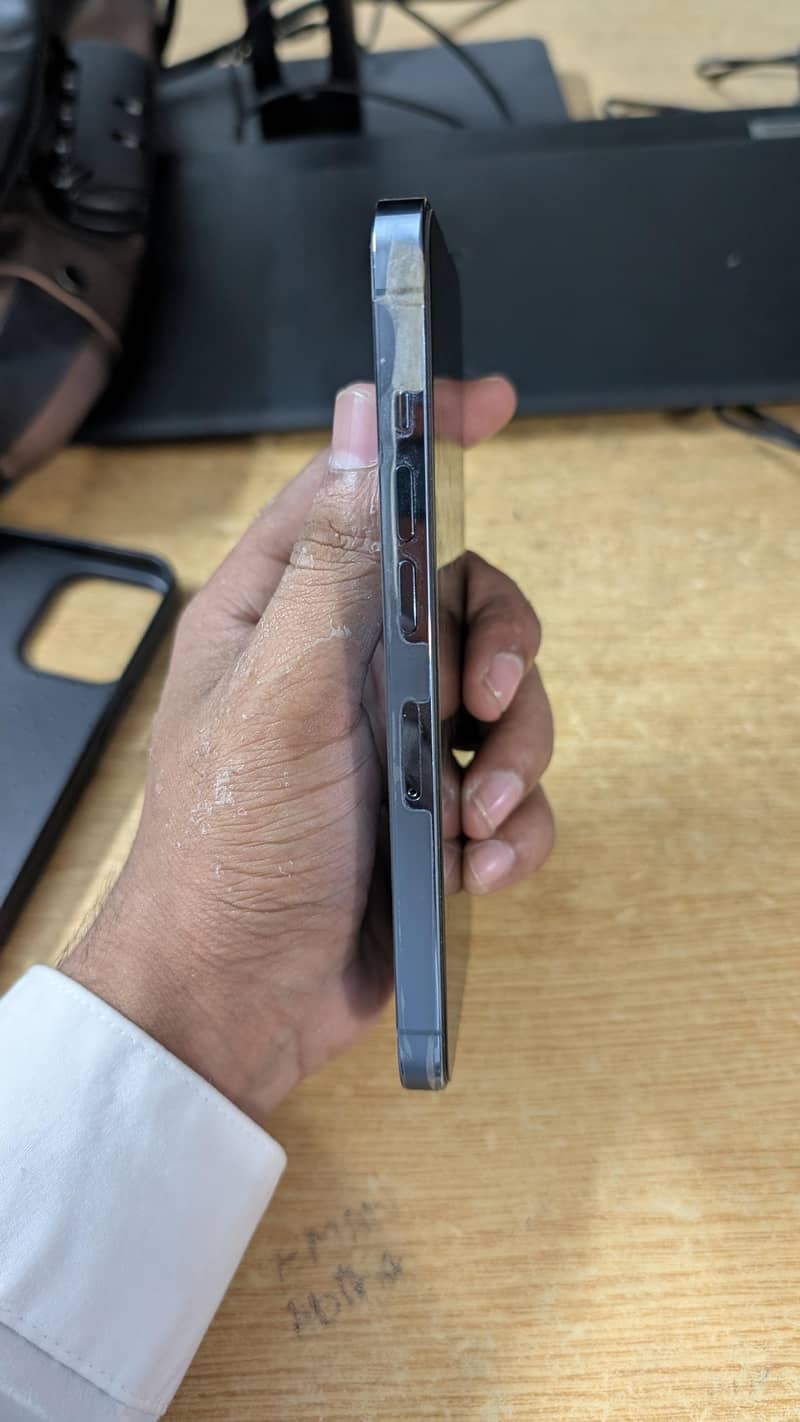 Apple iPhone 13 Pro 3
