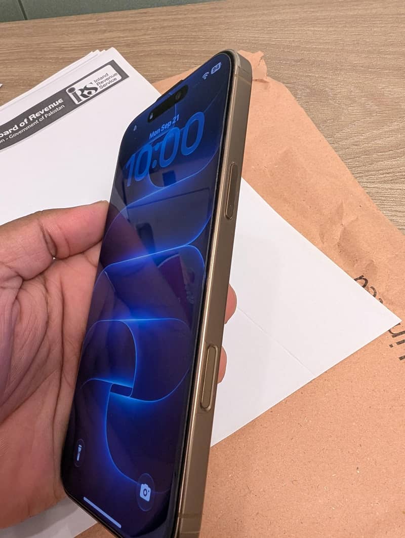 Apple iPhone 16 Pro Max 2