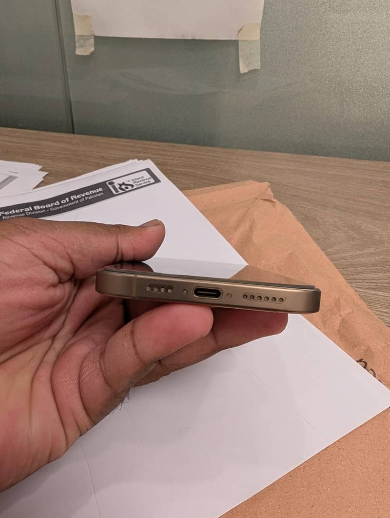 Apple iPhone 16 Pro Max 5