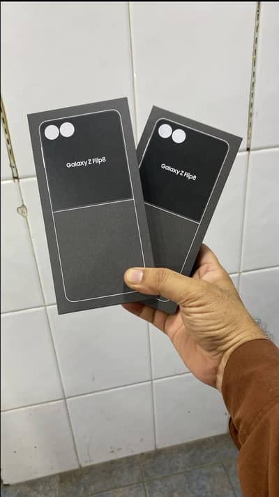 Samsung Mobile Z Flip 8