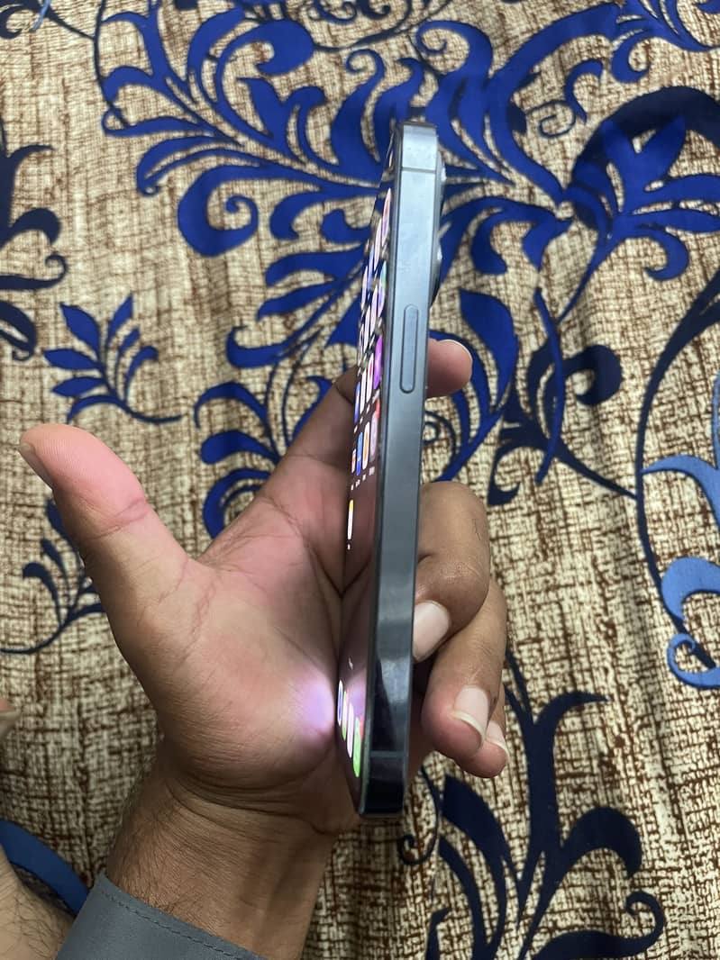 Apple iPhone 13 Pro 1