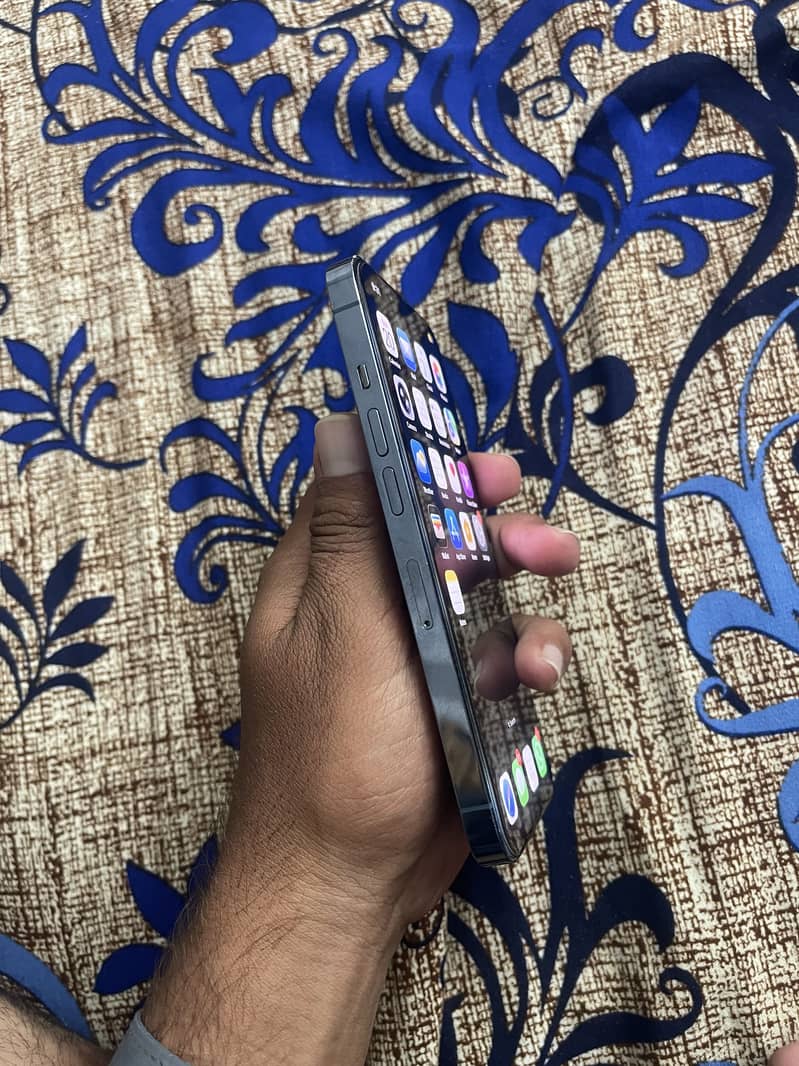 Apple iPhone 13 Pro 3