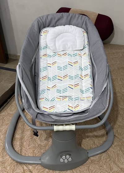 Mastela Dulexe Multi functional Bassinet 3 in 1