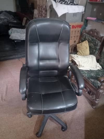 Executive Office Chair – Premium Leather High-Back Chair