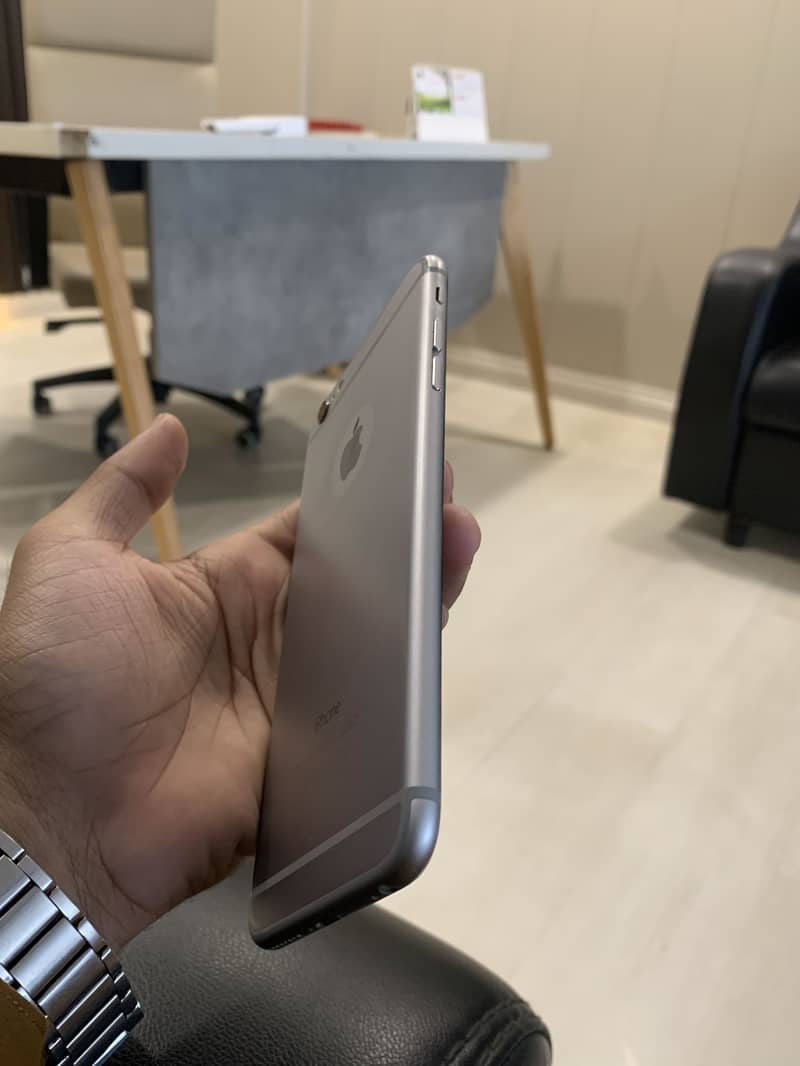 Apple iPhone 6 Plus 1