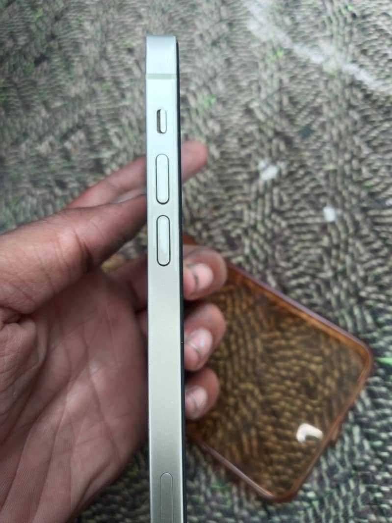 Apple iPhone 12 3