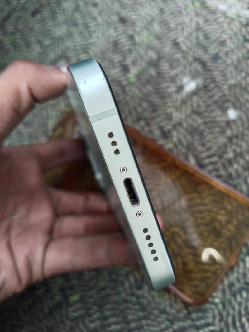 Apple iPhone 12 4
