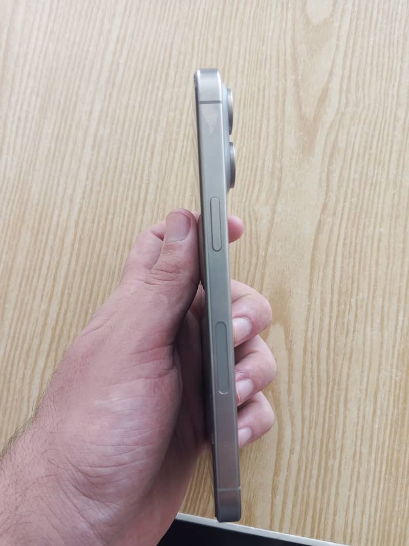 Apple iPhone 15 Pro Max 4