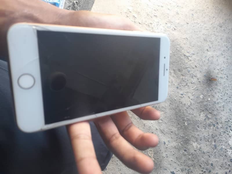 Apple iPhone 8 Plus 1