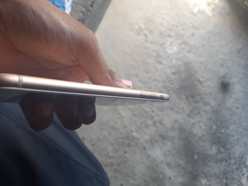 Apple iPhone 8 Plus 4