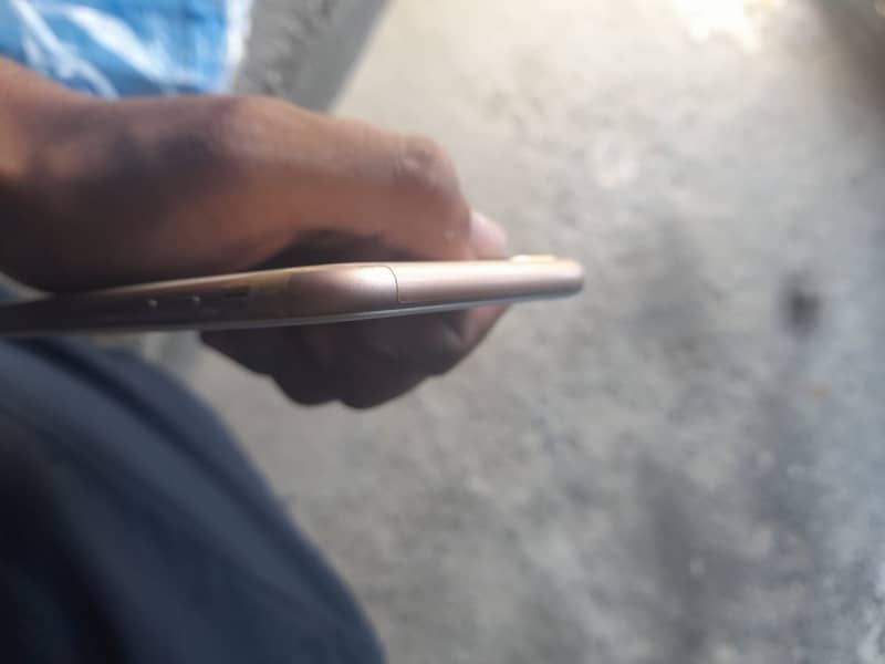 Apple iPhone 8 Plus 6