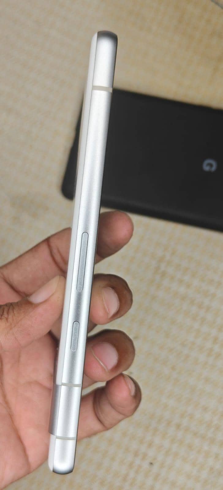 Google Pixel 7a 4