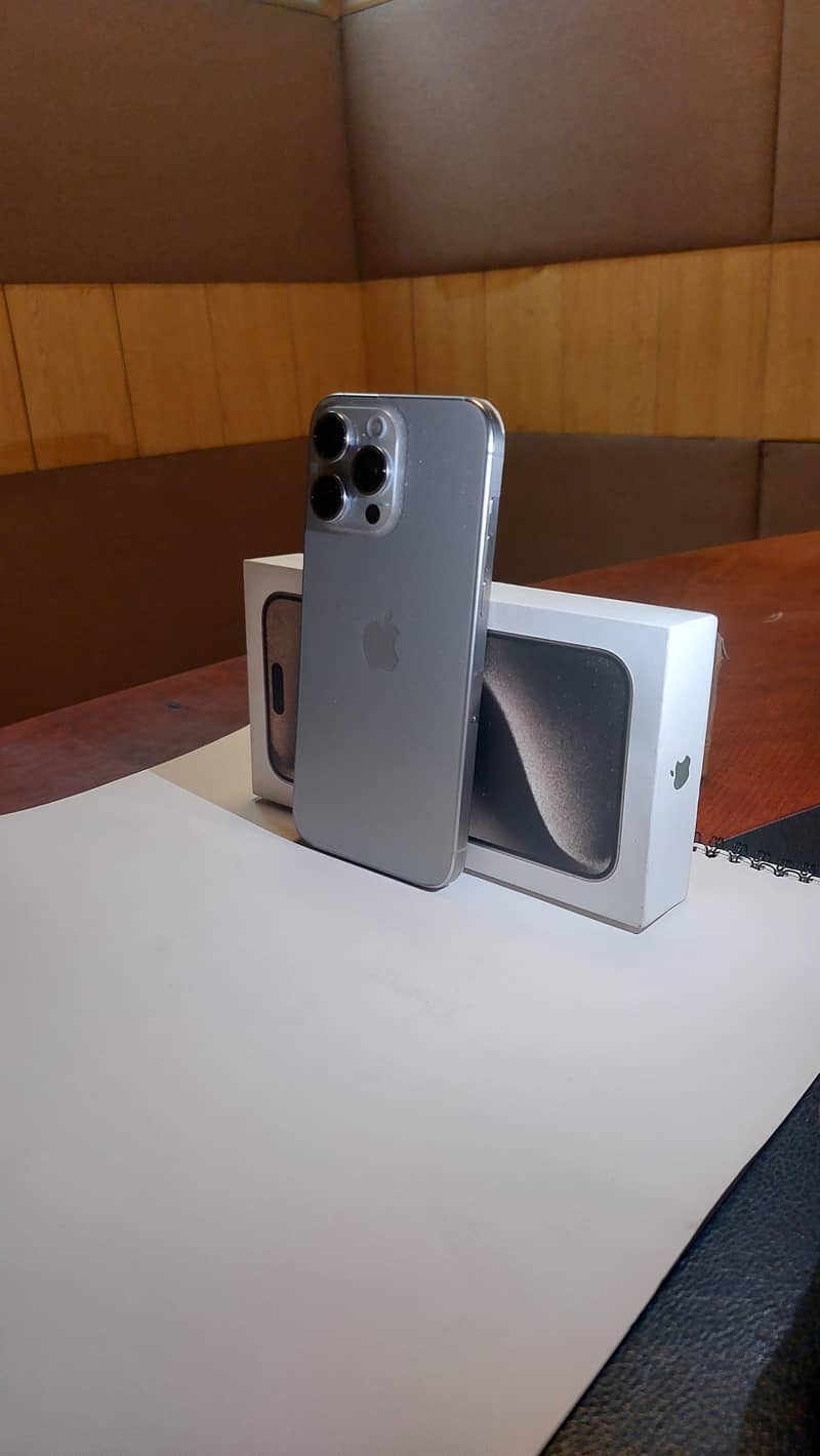 Apple iPhone 15 Pro Max 9