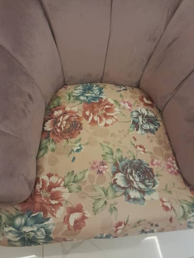 room chairs with table