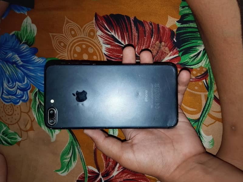 Apple iPhone 7 Plus 6