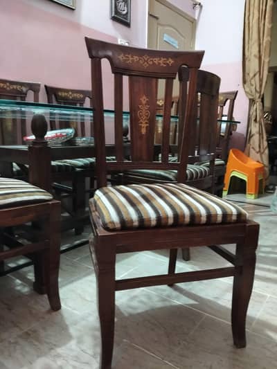 Dining table with heavy glass top & 6 chairs