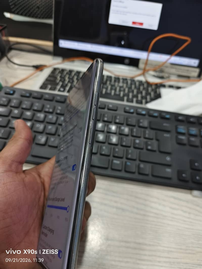 Tecno CAMON 40 Pro 4