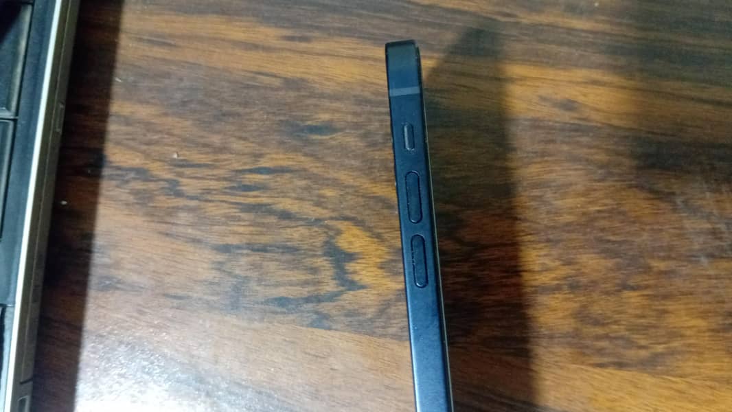 Apple iPhone 12 3