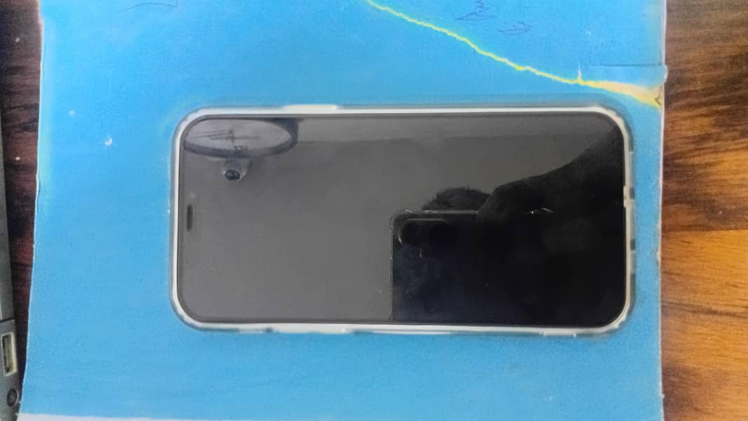 Apple iPhone 12 4