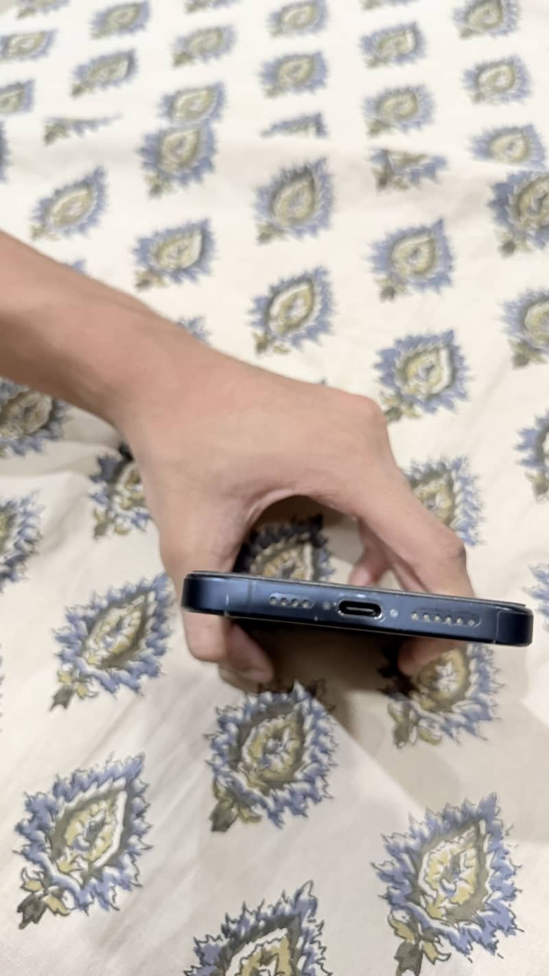 Apple iPhone 15 Pro Max 4