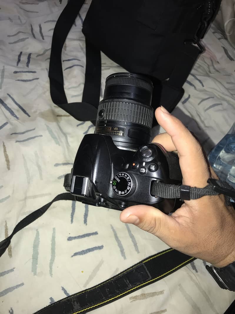 Nikon D3200 + complete camera box 2